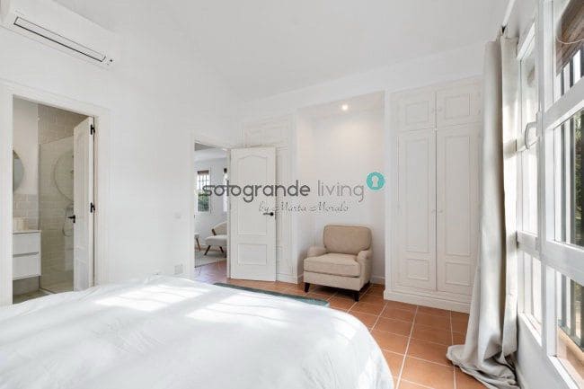 5 makuuhuone Huvila lomavuokrausta paikassa Sotogrande mukana 
autotalli - 3 500 € (Ref: 7640811)