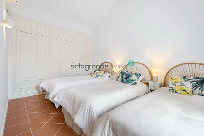 5 makuuhuone Huvila lomavuokrausta paikassa Sotogrande mukana 
autotalli - 3 500 € (Ref: 7640811)