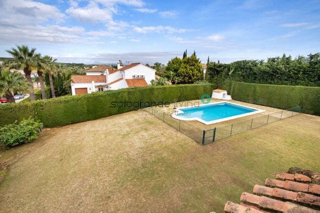 5 makuuhuone Huvila lomavuokrausta paikassa Sotogrande mukana 
autotalli - 3 500 € (Ref: 7640811)