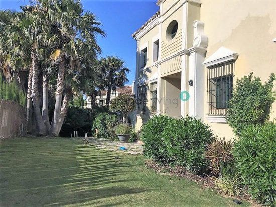 6 bedroom Villa for sale in Sotogrande - € 1,100,000 (Ref: 7824506)