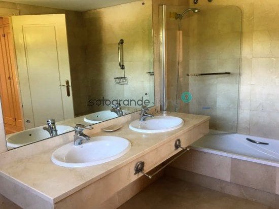 6 bedroom Villa for sale in Sotogrande - € 1,100,000 (Ref: 7824506)