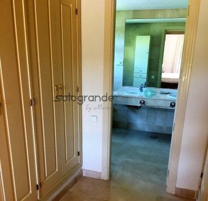 6 bedroom Villa for sale in Sotogrande - € 1,100,000 (Ref: 7824506)