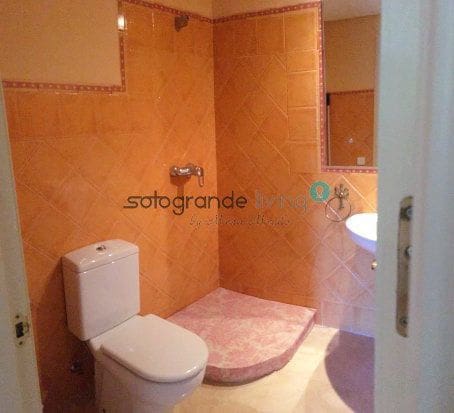 6 bedroom Villa for sale in Sotogrande - € 1,100,000 (Ref: 7824506)