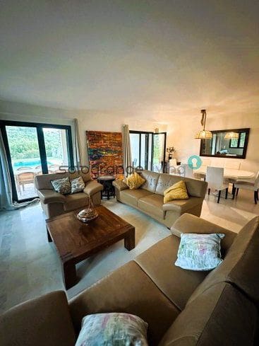 5 chambre Villa/Maison à vendre à Sotogrande avec garage - 1 100 000 € (Ref: 7824507)