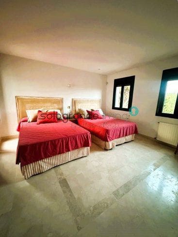 5 chambre Villa/Maison à vendre à Sotogrande avec garage - 1 100 000 € (Ref: 7824507)