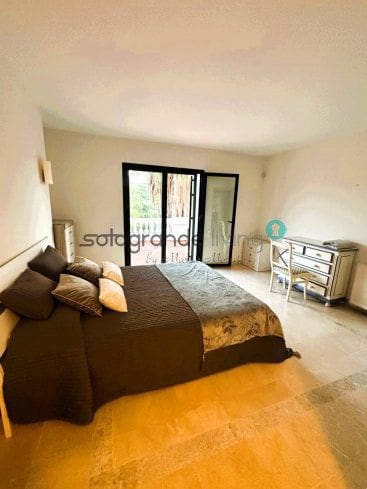 5 chambre Villa/Maison à vendre à Sotogrande avec garage - 1 100 000 € (Ref: 7824507)