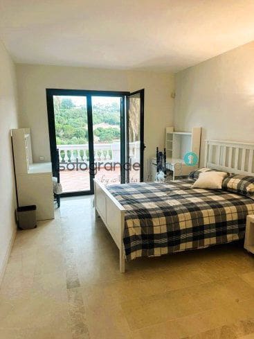 5 chambre Villa/Maison à vendre à Sotogrande avec garage - 1 100 000 € (Ref: 7824507)