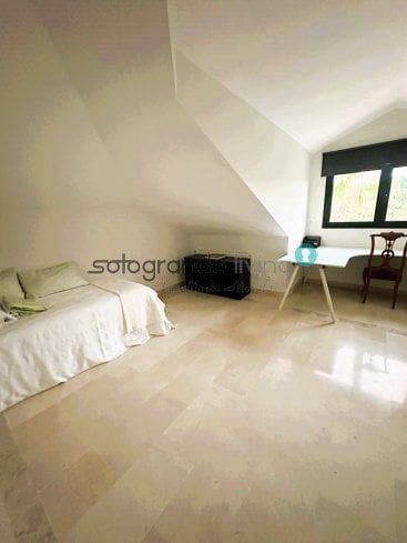 5 chambre Villa/Maison à vendre à Sotogrande avec garage - 1 100 000 € (Ref: 7824507)