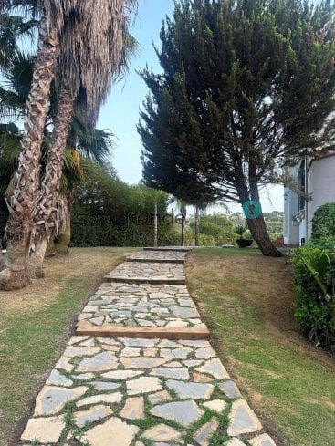 5 chambre Villa/Maison à vendre à Sotogrande avec garage - 1 100 000 € (Ref: 7824507)