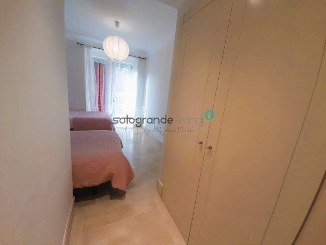 3 soveværelse Lejlighed til leje i Sotogrande med garage - € 2.000 (Ref: 7880139)