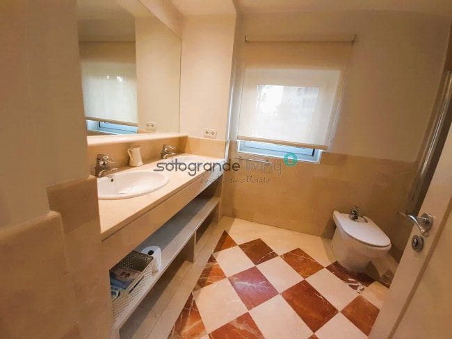 3 soveværelse Lejlighed til leje i Sotogrande med garage - € 2.000 (Ref: 7880139)