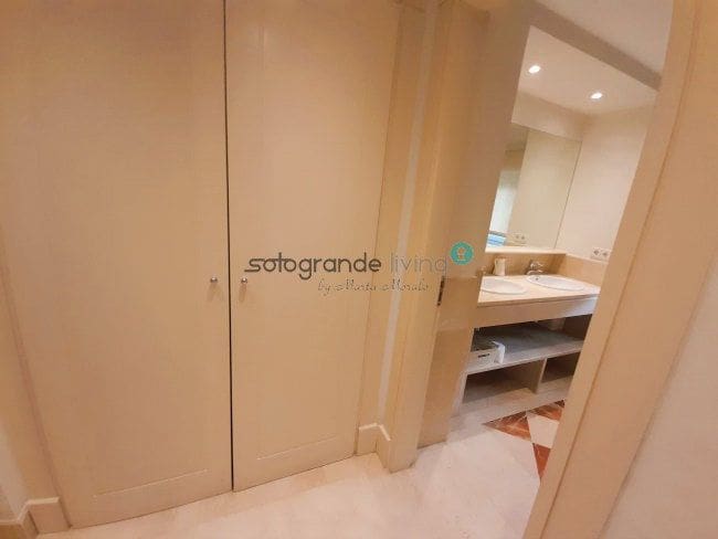 3 soveværelse Lejlighed til leje i Sotogrande med garage - € 2.000 (Ref: 7880139)