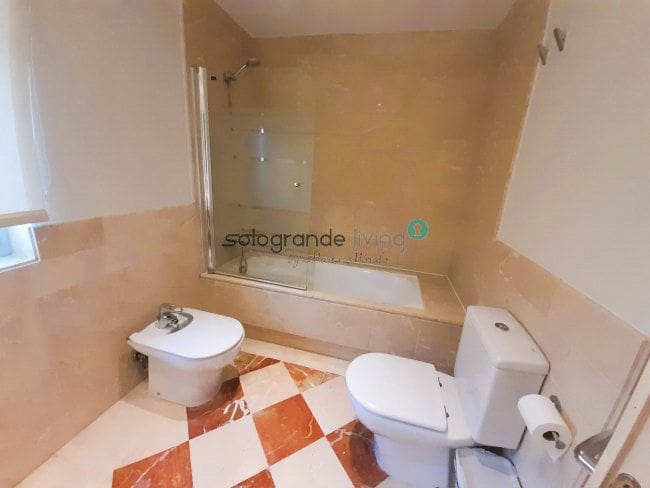 3 soveværelse Lejlighed til leje i Sotogrande med garage - € 2.000 (Ref: 7880139)