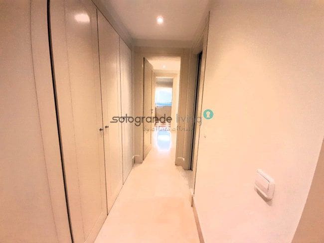 3 soveværelse Lejlighed til leje i Sotogrande med garage - € 2.000 (Ref: 7880139)