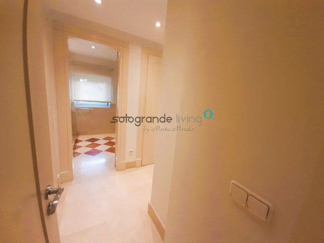 3 soveværelse Lejlighed til leje i Sotogrande med garage - € 2.000 (Ref: 7880139)