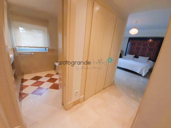 3 soveværelse Lejlighed til leje i Sotogrande med garage - € 2.000 (Ref: 7880139)