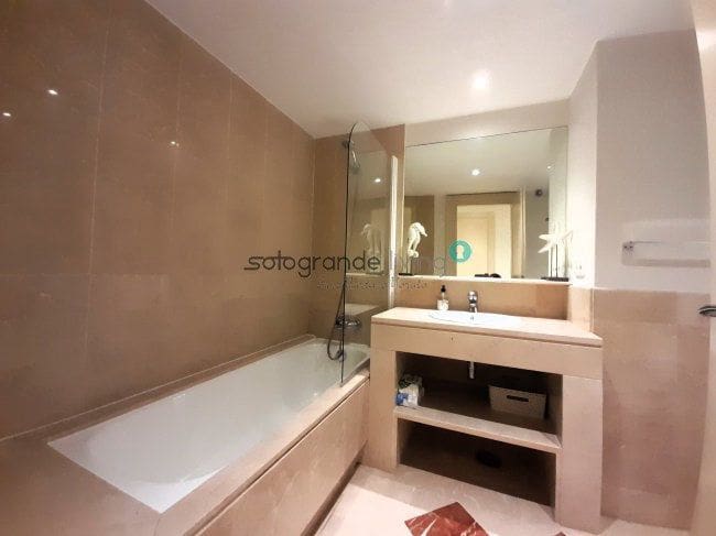 3 soveværelse Lejlighed til leje i Sotogrande med garage - € 2.000 (Ref: 7880139)