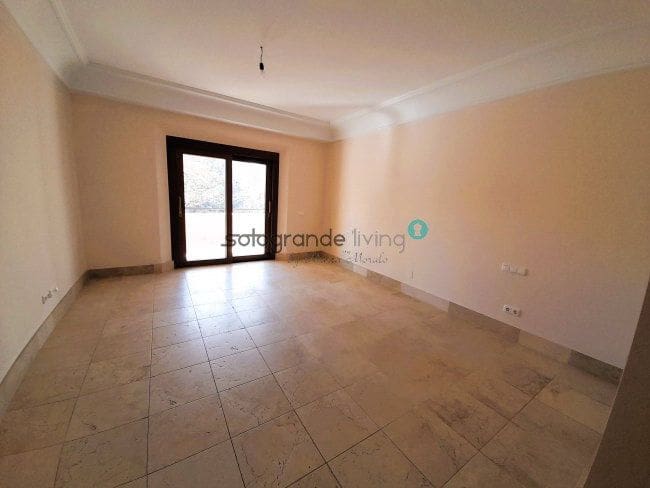 3 soverom Leilighet til leie i Sotogrande med svømmebasseng garasje - € 3 500 (Ref: 7903069)