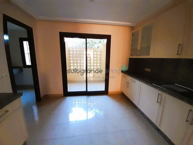 3 soverom Leilighet til leie i Sotogrande med svømmebasseng garasje - € 3 500 (Ref: 7903069)