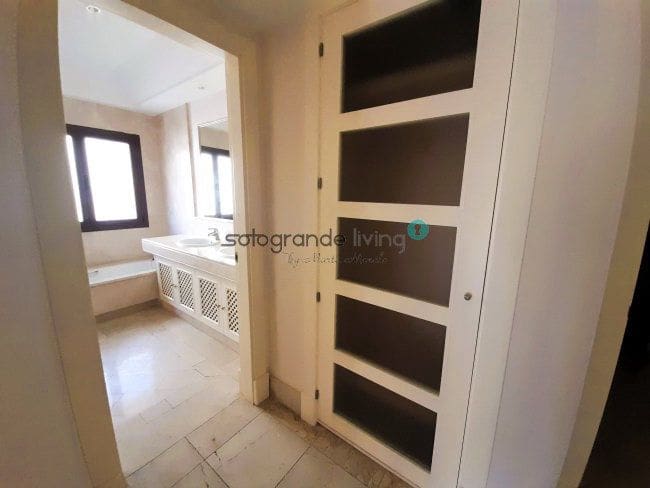 3 soverom Leilighet til leie i Sotogrande med svømmebasseng garasje - € 3 500 (Ref: 7903069)