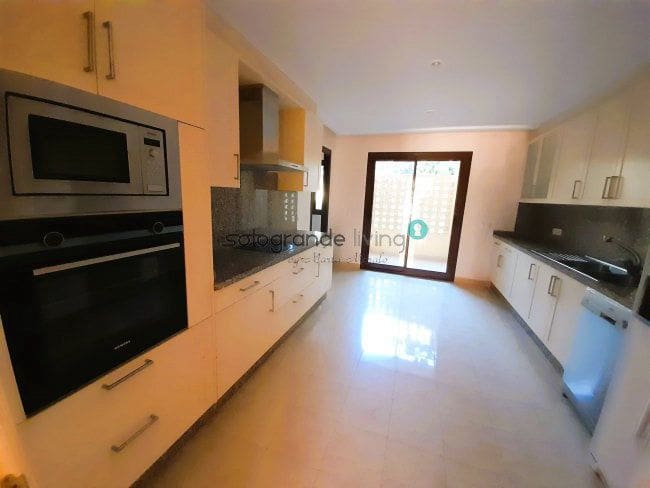 3 soverom Leilighet til leie i Sotogrande med svømmebasseng garasje - € 3 500 (Ref: 7903069)