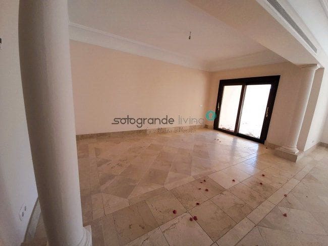 3 soverom Leilighet til leie i Sotogrande med svømmebasseng garasje - € 3 500 (Ref: 7903069)