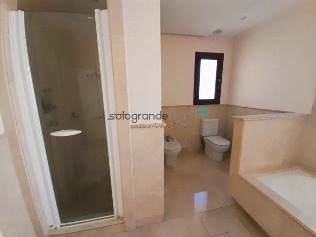 3 soverom Leilighet til leie i Sotogrande med svømmebasseng garasje - € 3 500 (Ref: 7903069)