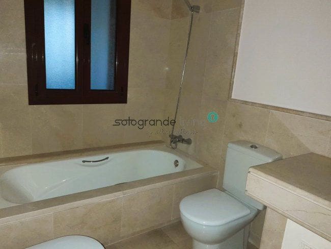3 soverom Leilighet til leie i Sotogrande med svømmebasseng garasje - € 3 500 (Ref: 7903069)