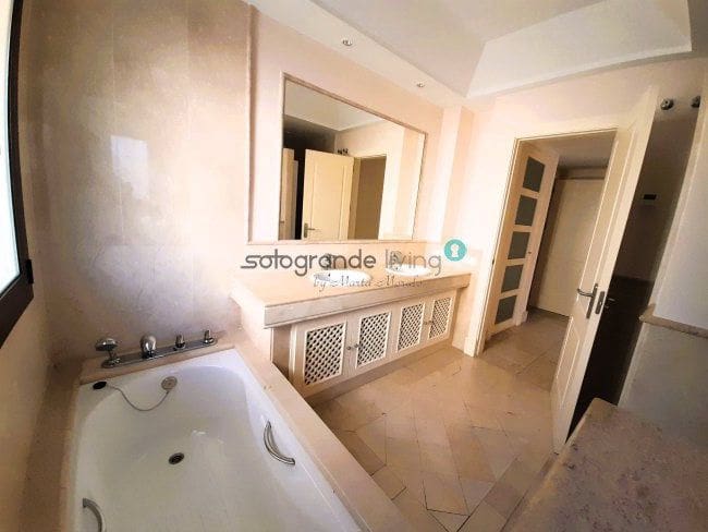 3 soverom Leilighet til leie i Sotogrande med svømmebasseng garasje - € 3 500 (Ref: 7903069)