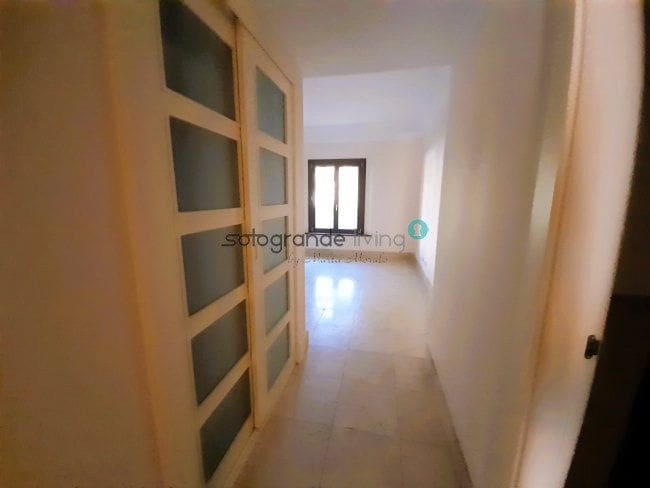 3 soverom Leilighet til leie i Sotogrande med svømmebasseng garasje - € 3 500 (Ref: 7903069)