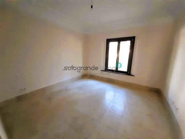 3 soverom Leilighet til leie i Sotogrande med svømmebasseng garasje - € 3 500 (Ref: 7903069)