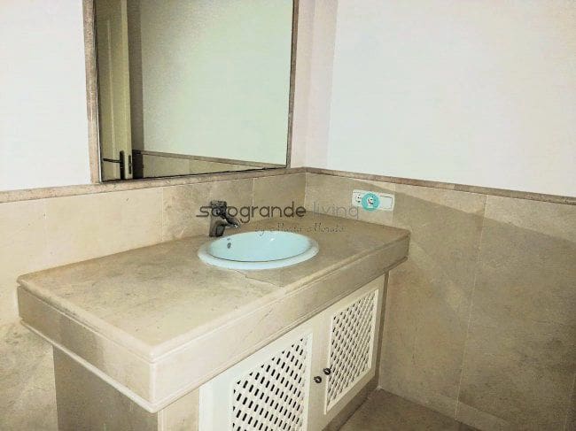 3 soverom Leilighet til leie i Sotogrande med svømmebasseng garasje - € 3 500 (Ref: 7903069)