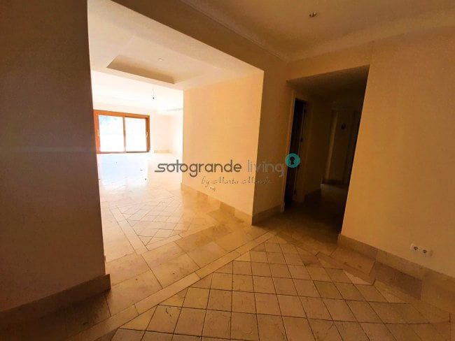 3 soverom Leilighet til leie i Sotogrande med svømmebasseng garasje - € 3 500 (Ref: 7903069)