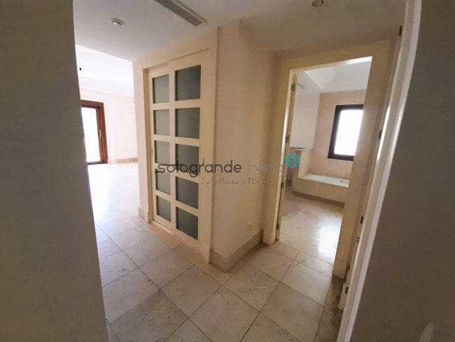 3 soverom Leilighet til leie i Sotogrande med svømmebasseng garasje - € 3 500 (Ref: 7903069)