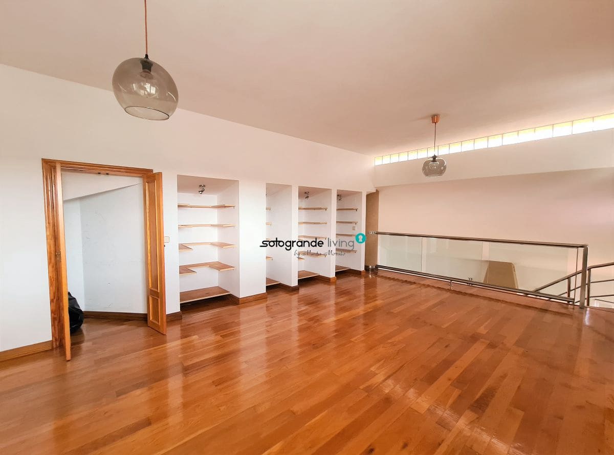 6 slaapkamer Villa voor vakantieverhuur in Sotogrande met garage - € 6.000 (Ref: 7936558)