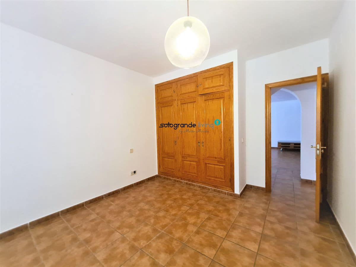 6 slaapkamer Villa voor vakantieverhuur in Sotogrande met garage - € 6.000 (Ref: 7936558)