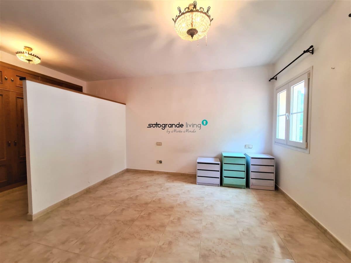 6 slaapkamer Villa voor vakantieverhuur in Sotogrande met garage - € 6.000 (Ref: 7936558)