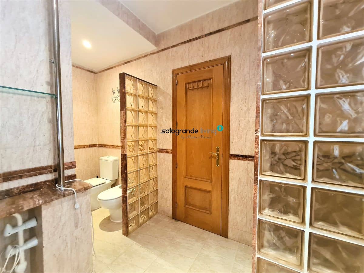 6 slaapkamer Villa voor vakantieverhuur in Sotogrande met garage - € 6.000 (Ref: 7936558)