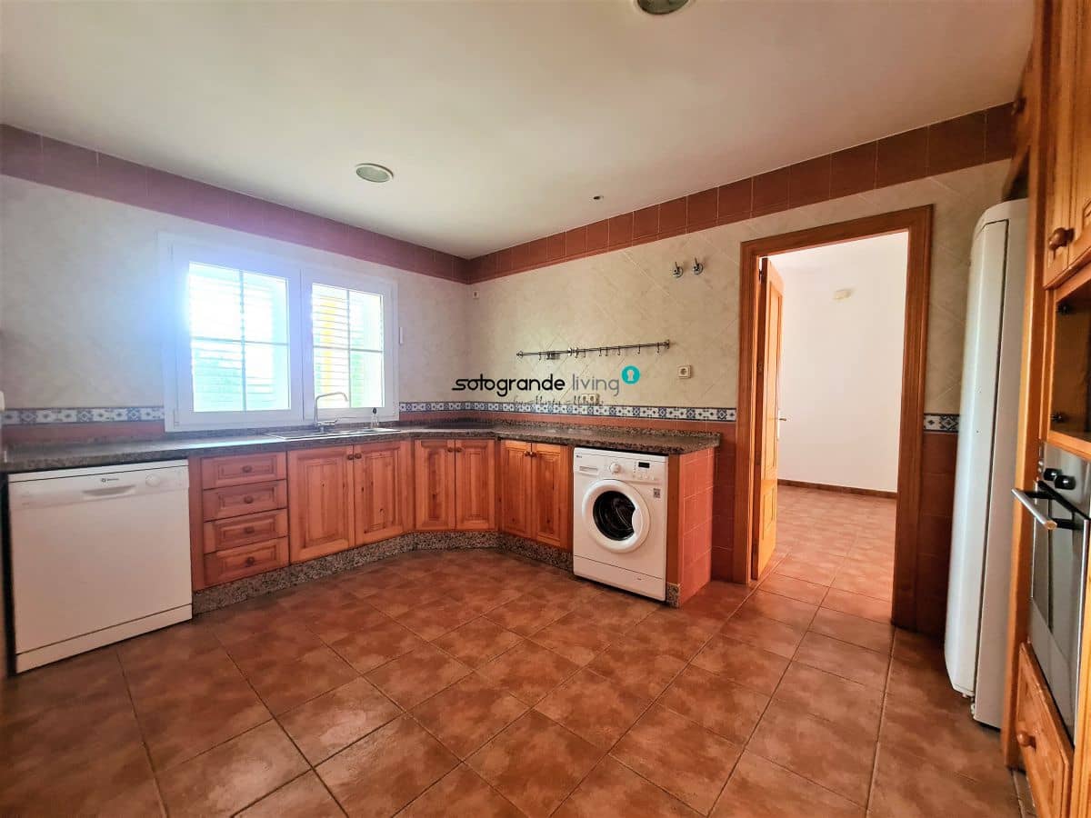 6 slaapkamer Villa voor vakantieverhuur in Sotogrande met garage - € 6.000 (Ref: 7936558)