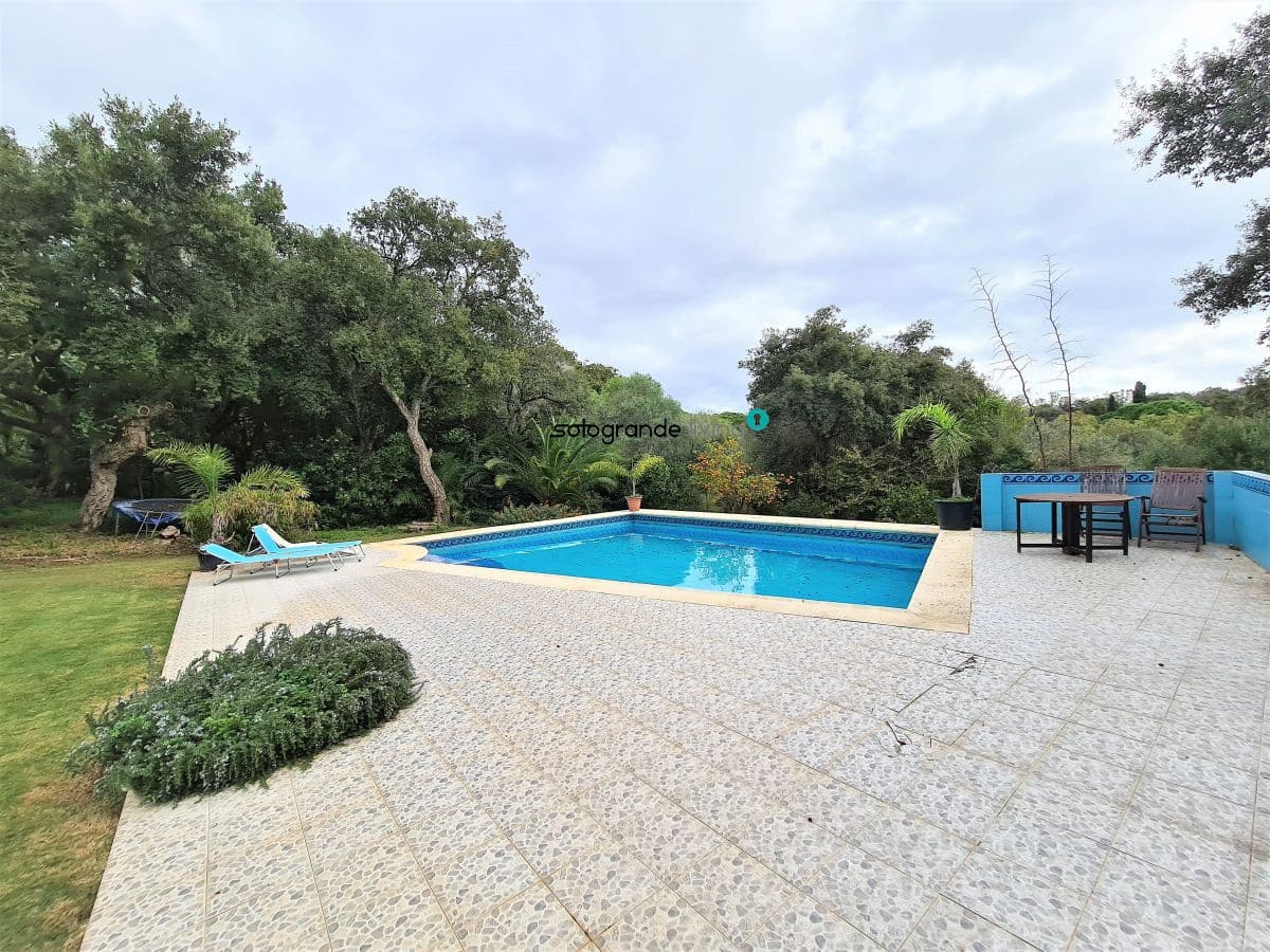 6 slaapkamer Villa voor vakantieverhuur in Sotogrande met garage - € 6.000 (Ref: 7936558)
