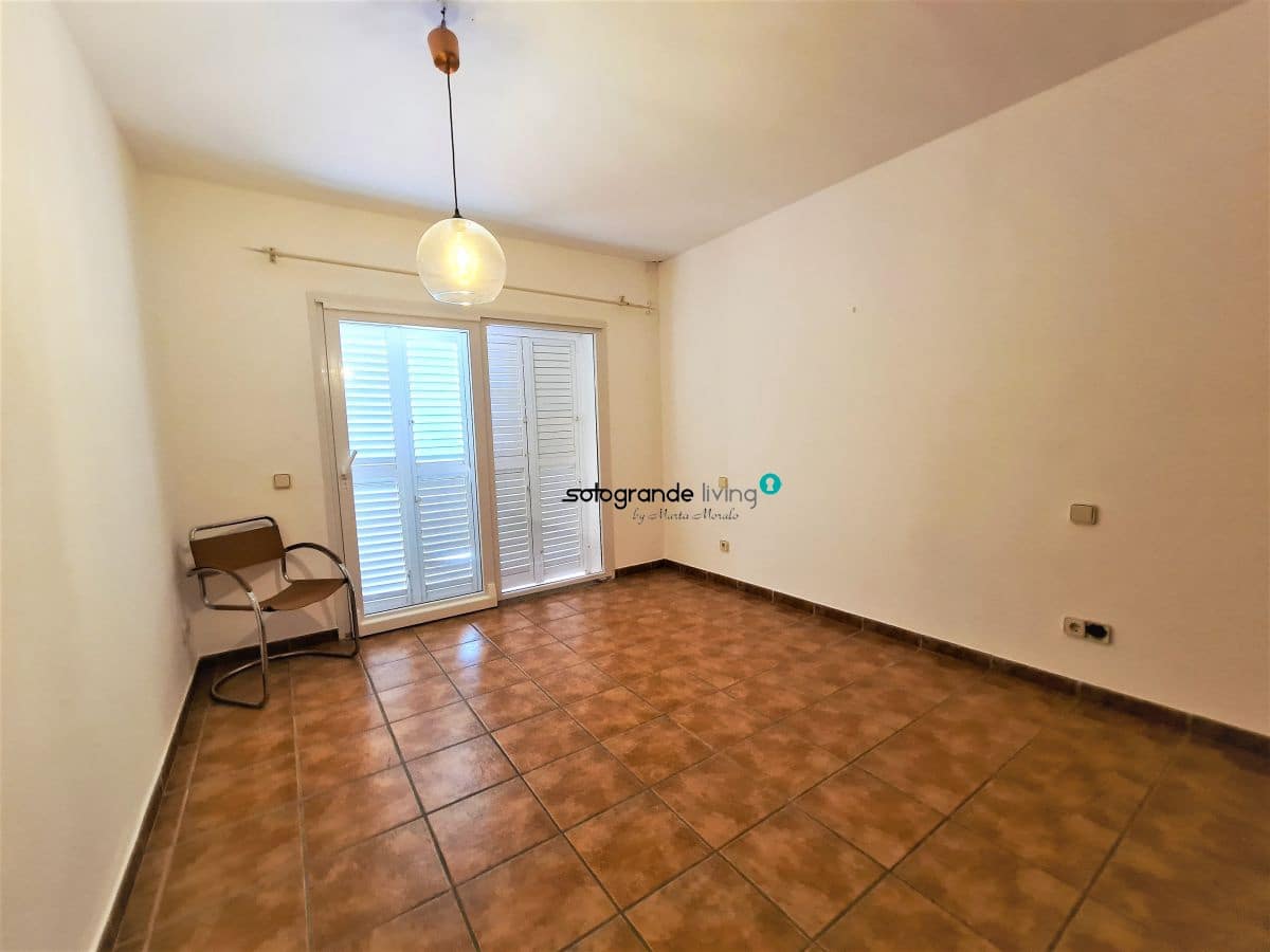 6 slaapkamer Villa voor vakantieverhuur in Sotogrande met garage - € 6.000 (Ref: 7936558)