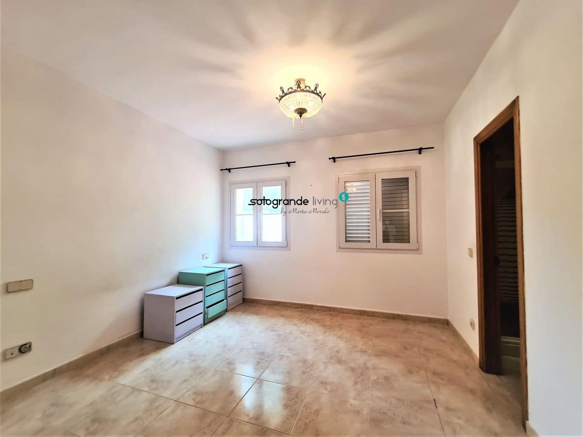 6 slaapkamer Villa voor vakantieverhuur in Sotogrande met garage - € 6.000 (Ref: 7936558)