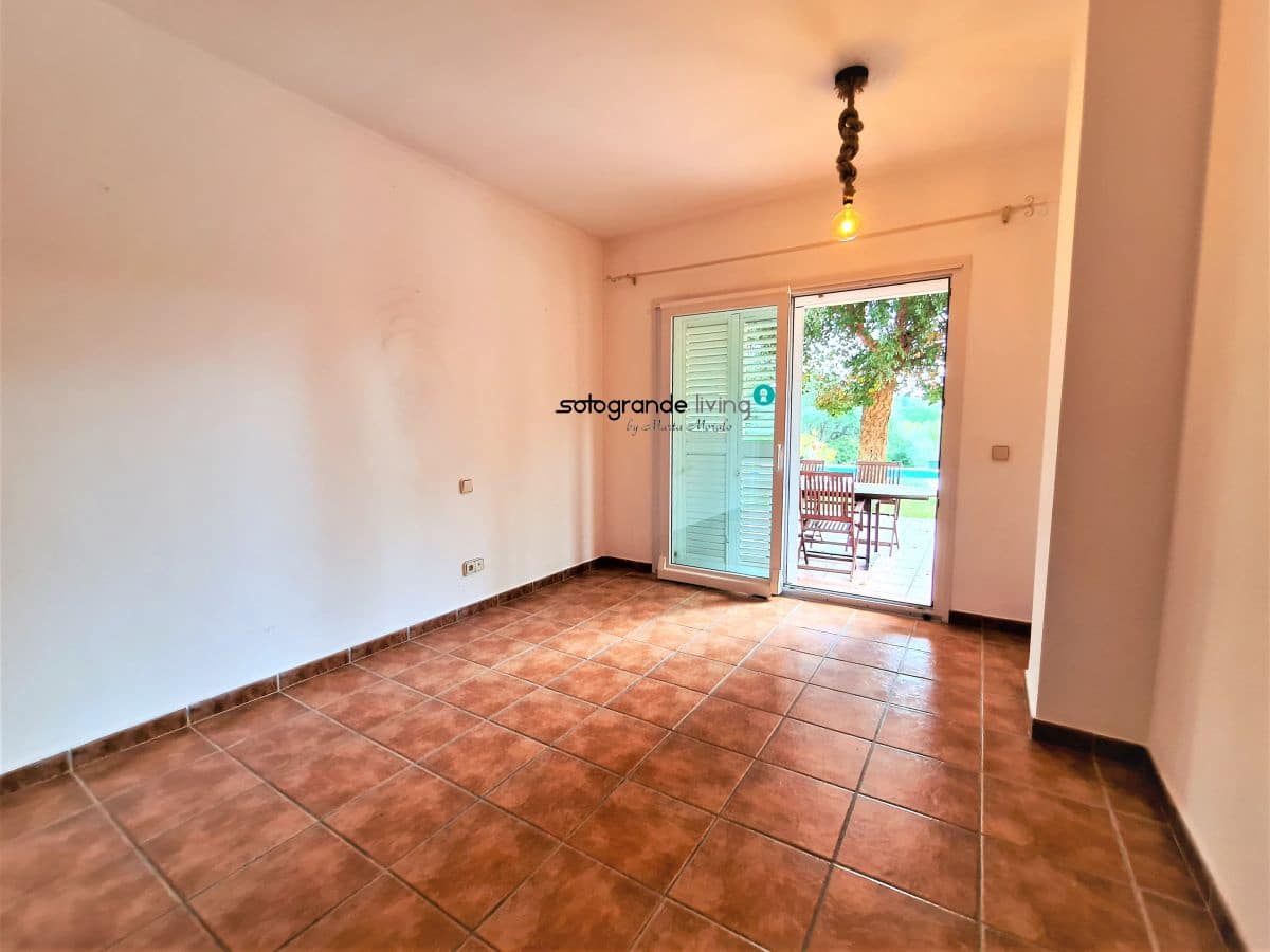 6 slaapkamer Villa voor vakantieverhuur in Sotogrande met garage - € 6.000 (Ref: 7936558)