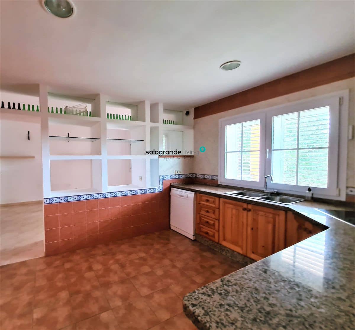 6 slaapkamer Villa voor vakantieverhuur in Sotogrande met garage - € 6.000 (Ref: 7936558)