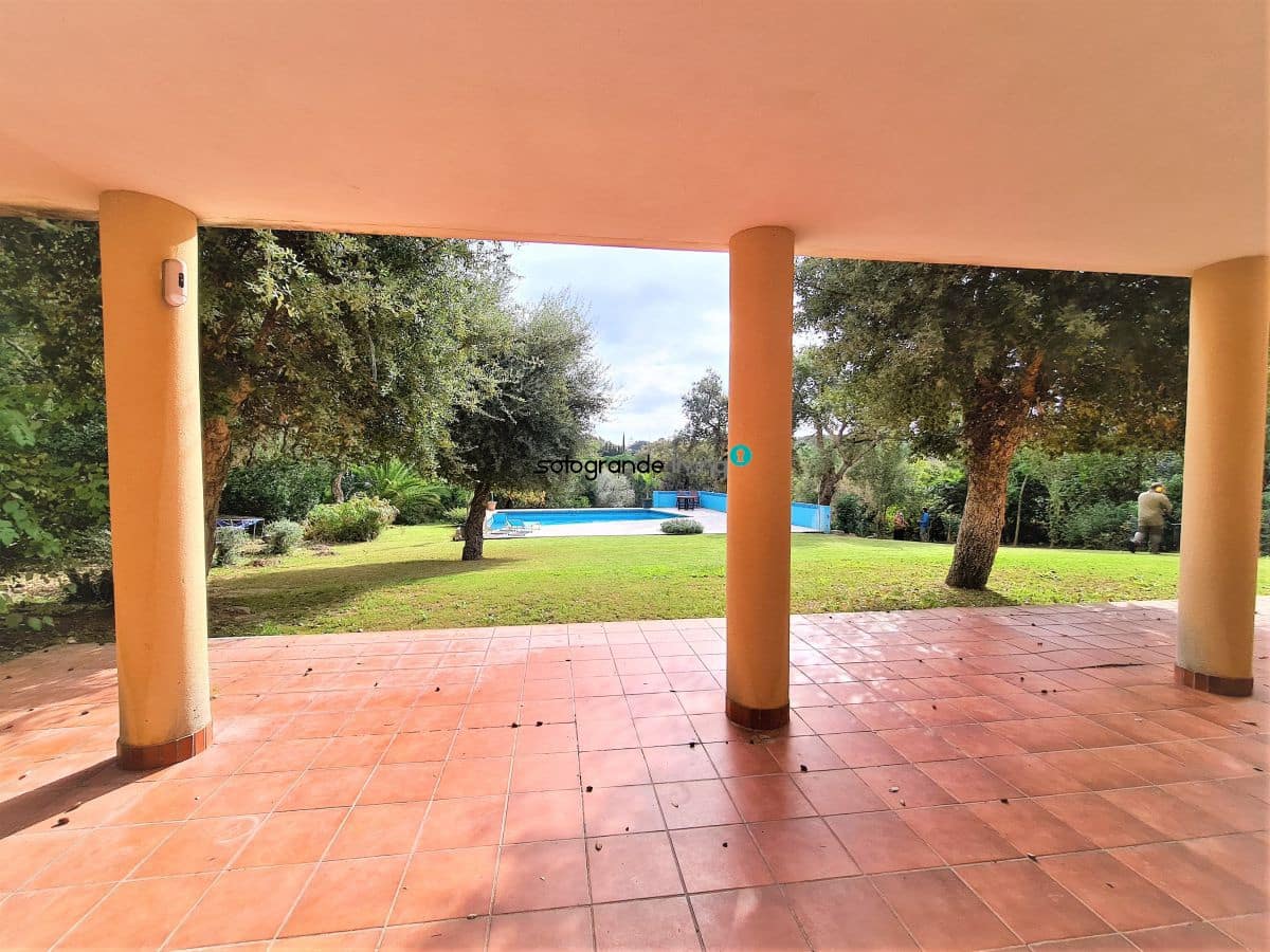 6 slaapkamer Villa voor vakantieverhuur in Sotogrande met garage - € 6.000 (Ref: 7936558)