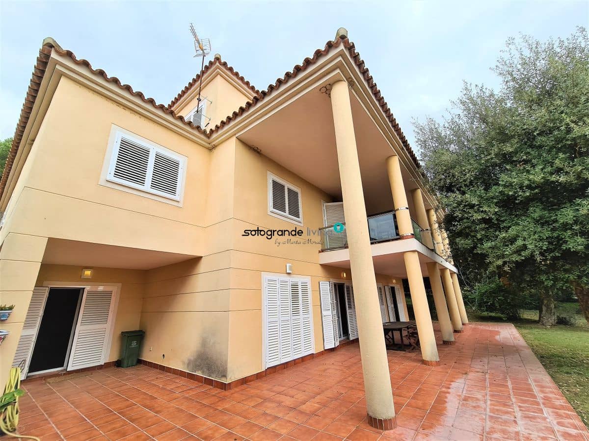 6 slaapkamer Villa voor vakantieverhuur in Sotogrande met garage - € 6.000 (Ref: 7936558)