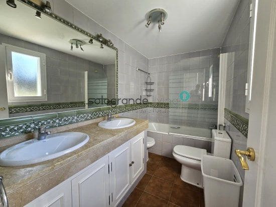 4 camera da letto Villa in vendita in La Alcaidesa con garage - 875.000 € (Rif: 7970192)