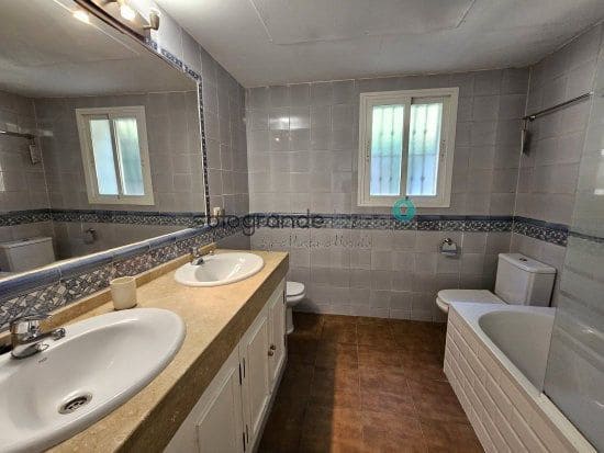 4 camera da letto Villa in vendita in La Alcaidesa con garage - 875.000 € (Rif: 7970192)