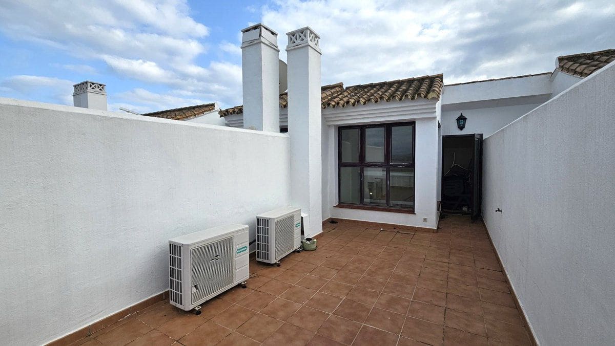 2 soverom Hus til salgs i La Alcaidesa - € 300 000 (Ref: 7994463)