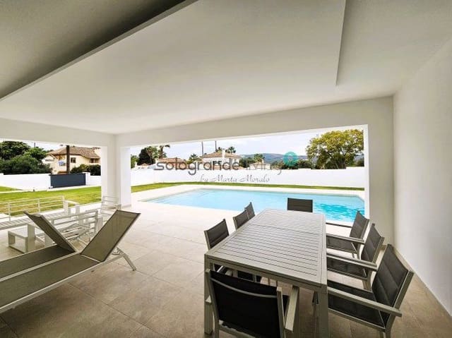 4 bedroom Villa for rent in Sotogrande Costa, San Roque - € 7,500 (Ref: 8069645)